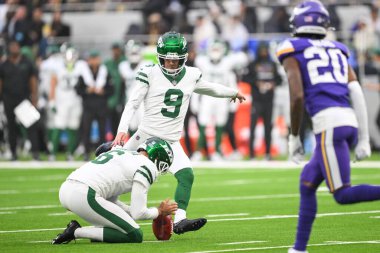 Greg Zuerlein of the New York Jets kicks a field goal during the Week 5 match New York Jets vs Minnesota Vikings at Tottenham Hotspur Stadium, London, United Kingdom, 6th October 2024 clipart