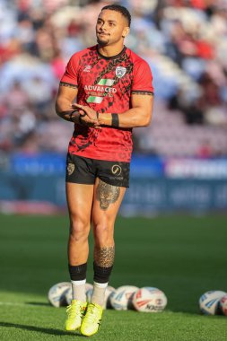 Leopar Leoparlar takımından Umyla Hanley, Betfred Süper Lig Yarı Finalleri 'nde oynanan Wigan Warriors - Leigh Leopards maçında Wigan, Birleşik Krallık' ın Wigan kentinde 5 Ekim 2024 'te oynanan maç öncesi ısınma maçında gezici taraftarları alkışlıyor.