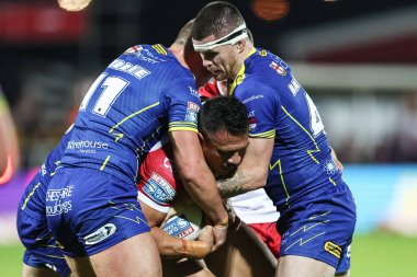 Warrington Wolves takımından Ben Currie ve John Batman 'in oynadığı Sauaso Sue Betfred Süper Lig Yarı Finalleri' nde Hull KR, Warrington Wolves 'a karşı Sewell Group Craven Park, Kingston on Hull, 4 Ekim 2024