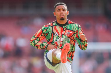 Arsenal 'den Gabriel Jesus, 5 Ekim 2024' te Emirates Stadyumu 'nda oynanan Premier League maçından önce ısınıyor.