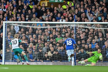 Newcastle United takımından Anthony Gordon, Everton Premier League maçında Jordan Pickford tarafından Goodison Park, Liverpool 'da Everton' a karşı Newcastle United maçında 5 Ekim 2024 tarihinde kurtarıldı.