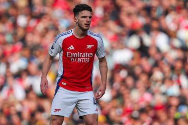 Arsenal 'den Declan Rice, 5 Ekim 2024' te Birleşik Krallık 'taki Emirates Stadyumu' nda oynanan Premier League maçında Arsenal ve Southampton maçını izliyor.
