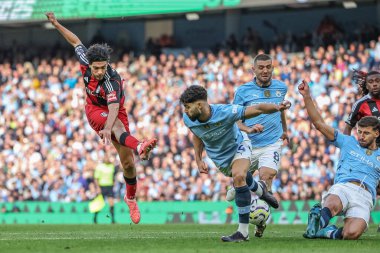 Manchester City 'den Joko Gvardiol, 5 Ekim 2024 tarihinde Etihad Stadyumu' nda oynanan Premier League maçında Fulham 'a karşı oynanan maçta Fulham' lı Ral Jimnez 'in attığı şutu engelledi.