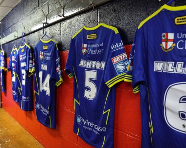 Warrington Wolves 'tan Matty Ashton soyunma odasında Betfred Süper Lig Yarı Finalleri' nde Warrington adına oynadığı 100 'üncü maçında Hull KR vs Warrington Wolves, Kingston upon Hull, İngiltere, 4 Ekim 2024