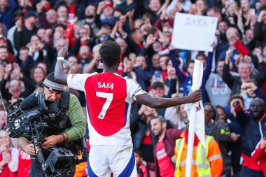 Arsenal 'den Bukayo Saka, 5 Ekim 2024' te Emirates Stadyumu 'nda oynanan Premier League maçında 3-1' lik galibiyet golünü kutluyor.