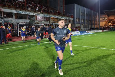 Warrington Wolves 'tan George Williams Betfred Süper Lig Yarı Finalleri' nde ısınma turunda Hull KR, Warrington Wolves 'a karşı Sewell Group Craven Park, Kingston upon Hull, Birleşik Krallık, 4 Ekim 2024