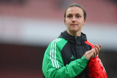 Arsenal 'den Lotte Wubben-Woy, 6 Ekim 2024' te Birleşik Krallık 'ın Emirates Stadyumu' nda oynanan FA Kadınlar Süper Ligi karşılaşması sonrasında takımlar berabere kaldıktan sonra taraftarlarını kabul ediyor.