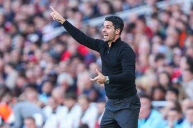 Mikel Arteta of Arsenal gives the team instructions during the Premier League match Arsenal vs Southampton at Emirates Stadium, London, United Kingdom, 5th October 202 clipart