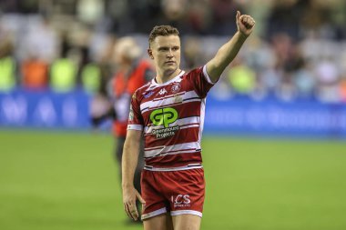 Wigan Warriors 'dan Jai Field, 5 Ekim 2024' te İngiltere 'nin Wigan şehrindeki Brick Community Stadyumu' nda oynanan Betfred Süper Lig Yarı Finalleri 'nde taraftarları destekliyor.