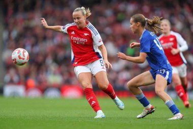 Arsenal 'den Beth Mead, 6 Ekim 2024' te İngiltere 'nin Emirates Stadyumu' nda oynanan FA Kadınlar Süper Ligi karşılaşmasında topa vuruyor.