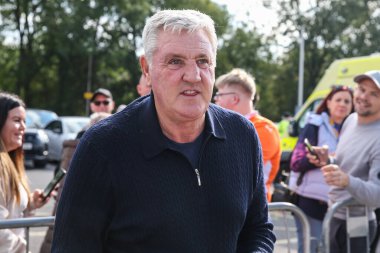 Steve Bruce, Blackpool 'un baş antrenörü, 5 Ekim 2024' te Mansfield Town 'a karşı Blackpool' da oynanan Sky Bet 1 maçı öncesinde geldi.