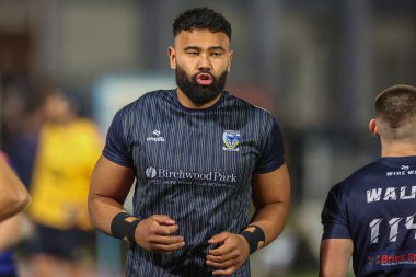 Warrington Wolves takımından Zane Musgrove, Betfred Süper Lig yarı finallerinde ısınma turunda Hull KR, Warrington Wolves 'a karşı Sewell Group Craven Park, Kingston üzerine Hull, Birleşik Krallık, 4 Ekim 2024
