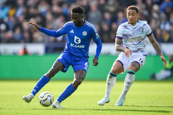 Leicester City 'den Wilfred Ndidi, 5 Ekim 2024' te King Power Stadyumu 'nda Leicester City ile Bournemouth arasında oynanan Premier League maçı sırasında hareket halindeydi.