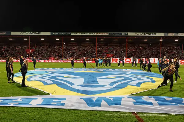 Warrington Wolves pankartı Betfred Süper Lig Yarı Finalleri sırasında Hull KR, Warrington Wolves 'a karşı Sewell Group Craven Park, Kingston upon Hull, Birleşik Krallık, 4 Ekim 2024