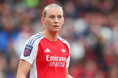 Arsenal 'den Stina Blackstenius, 6 Ekim 2024' te İngiltere 'nin Emirates Stadyumu' nda oynanan FA Bayanlar Süper Ligi Arsenal Women - Everton Women maçına bakıyor.