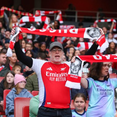 Arsenal taraftarları 6 Ekim 2024 'te Birleşik Krallık, Londra' daki Emirates Stadyumu 'nda oynanan FA Kadınlar Süper Ligi karşılaşmasından önce Kuzey Londra' yı söylüyor.