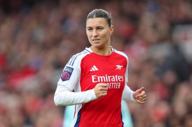 Arsenal 'den Steph Catley, 6 Ekim 2024' te İngiltere 'nin Emirates Stadyumu' nda oynanan FA Bayanlar Süper Ligi karşılaşmasında izliyor.