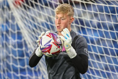 Barnsley 'den Adam Hayton Bristol Street Motors Kupası karşılaşmasında Huddersfield Town' a karşı Barnsley John Smith Stadyumu, Huddersfield, Birleşik Krallık, 8 Ekim 2024