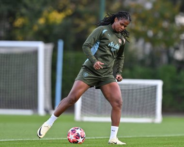 Manchester City Kadınlar Ligi açık antrenman oturumunda Manchester Stadyumu 'nda Manchester City Women' dan Hadija Shaw, 8 Ekim 2024