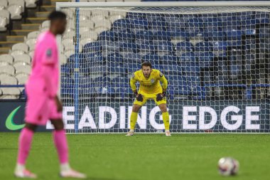 Huddersfield Town 'dan Chris Maxwell, 8 Ekim 2024' te John Smith Stadyumu 'nda Huddersfield Town ile Barnsley arasındaki Bristol Street Motors Kupası maçında serbest atışa hazırlanıyor.
