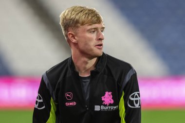 Barnsley 'den Georgie Gent Bristol Street Motors Kupası karşılaşmasında Huddersfield Town, Barnsley' e karşı John Smith Stadyumu, Huddersfield, Birleşik Krallık, 8 Ekim 2024