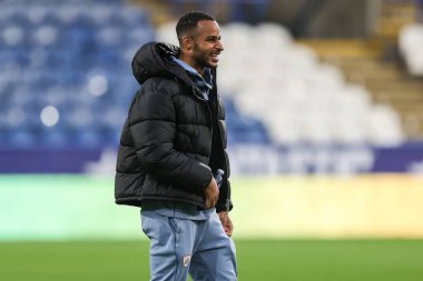 Barnsley 'den Barry Cotter, Bristol Street Motors Kupası' nda Huddersfield Town 'a karşı John Smith Stadyumu, Huddersfield, İngiltere, 8 Ekim 2024
