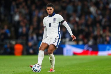 İngiltere 'den Jude Bellingham, UEFA Uluslar Ligi - B-Grubu B2 - 10 Ekim 2024' te Wembley Stadyumu 'nda İngiltere' ye karşı Yunanistan maçında pas attı.
