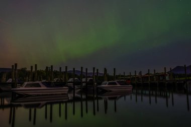 Kuzey Işıkları, Aurora Borealis 'in 10 Ekim 2024' te Whitby Limanı, Whitby, İngiltere 'de parladığını da bilir.