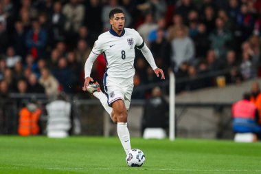 İngiltere 'den Jude Bellingham, UEFA Uluslar Ligi - B-Grubu B2 - 10 Ekim 2024' te Wembley Stadyumu 'nda İngiltere' ye karşı Yunanistan maçında topu aldı.