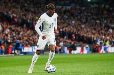 İngiltere 'den Noni Madueke, UEFA Uluslar Ligi - Lig B-Grubu B2 - 10 Ekim 2024' te Wembley Stadyumu 'nda İngiltere' ye karşı Yunanistan maçında topu sürüyor.