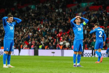 Yunanistan 'daki oyuncular, İngiltere' nin UEFA Uluslar Ligi - Lig B - Grup B2 - 10 Ekim 2024 'te Wembley Stadyumu' nda İngiltere 'ye karşı Yunanistan maçında aldığı gol sonrasında tepki verdiler.