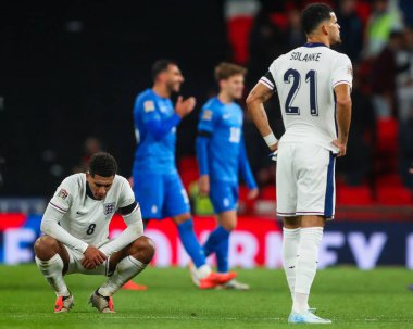 İngiltere 'den Jude Bellingham, UEFA Uluslar Ligi - Lig B - Grup B2 - maçı sonrasında İngiltere' nin Yunanistan 'a karşı Wembley Stadyumu, Londra, İngiltere' de 10 Ekim 2024 'te oynanan karşılaşma sonrasında mağlup olmuş görünüyor.