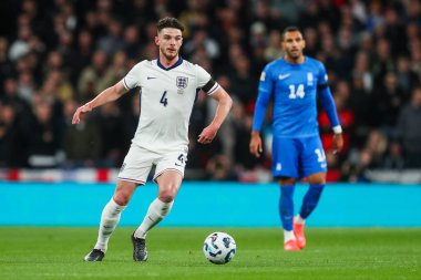İngiltere 'den Declan Rice, UEFA Uluslar Ligi - B-Grubu B2 - 10 Ekim 2024' te Londra 'daki Wembley Stadyumu' nda İngiltere 'ye karşı Yunanistan maçında topla koşuyor.
