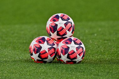 Manchester City - Manchester City Akademi Stadyumu, Manchester City - 9 Ekim 2024 UEFA Kadınlar Şampiyonlar Ligi karşılaşması öncesinde maç toplarının genel görünümü