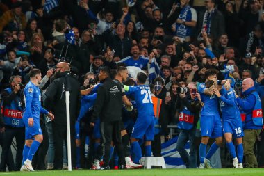 Yunan Vangelis Pavlidis, UEFA Uluslar Ligi - Lig B-Grubu B2 - 10 Ekim 2024 'te İngiltere' nin Wembley Stadyumu 'nda Yunanistan' a karşı oynadığı maçta takım arkadaşları ile golünü kutluyor.