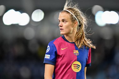Barcelona Femen 'den Irene Paredes, 9 Ekim 2024' te Manchester City Akademi Stadyumu 'nda oynanan UEFA Bayanlar Şampiyonlar Ligi maçı - Grup D - Manchester City - Barcelona maçının ardından takımların yenilgisine üzülmüş görünüyor.