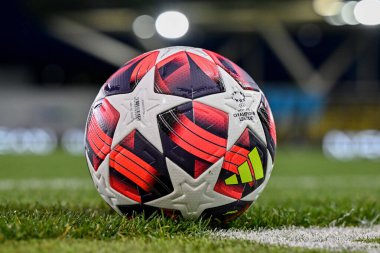Manchester City - Manchester City Akademi Stadyumu, Manchester City - 9 Ekim 2024 UEFA Kadınlar Şampiyonlar Ligi karşılaşması öncesinde maç topunun ayrıntılı bir görüntüsü