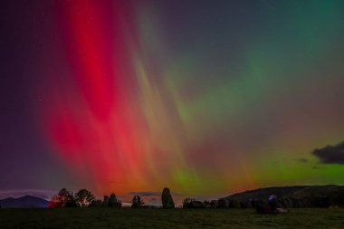Kuzey Işıkları, Aurora Borealis 'in 10 Ekim 2024' te Whitby Limanı, Whitby, İngiltere 'de parladığını da bilir.