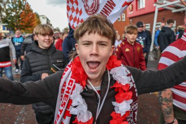 Wigan taraftarları 12 Ekim 2024 'te Old Trafford, Manchester, İngiltere' deki Wigan Warriors vs Hull KR 'a karşı oynanan Betfred Süper Lig Büyük Finali' ne geldiler.