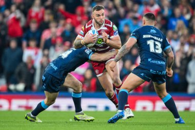 Wigan Warriors 'dan Kaide Ellis' in rakibi Hull KR 'dan Matt Parcell, 12 Ekim 2024' te Old Trafford, Manchester, Birleşik Krallık 'ta oynanan Betfred Süper Lig Grand League karşılaşmasında nakavt edildi.