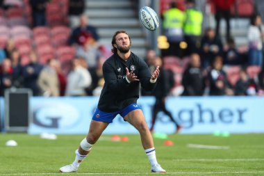 Bath 'dan Tom De Glanville Gallagher Premiership maçı öncesinde Kingsholm Stadyumu, Gloucester, 12 Ekim 2024' te oynanacak Rugby vs Rugby karşılaşmasında ısınacak.