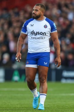 Bath 'dan Ollie Lawrence Gallagher Premiership maçı sırasında Gloucester Rugby, Kingsholm Stadyumu' nda Bath Rugby 'ye karşı, 12 Ekim 2024