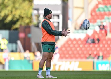 Northampton Saints 'ten Robbie Smith Gallagher Premiership maçının öncesinde ısınıyor. Leicester Tigers, Northampton Saints' e karşı. Mattioli Woods Welford Road Stadyumu, Leicester, İngiltere, 12 Ekim 2024