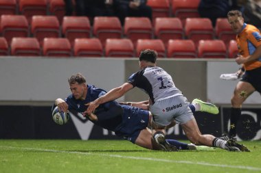 Satış Köpekbalıkları 'ndan Tom Roebuck, Salford Community Stadyumu' nda Gallagher Premiership maçında 11 Ekim 2024 'te Sale Sharks ve Newcastle Falcons maçına gidiyor.