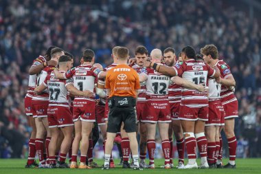 Wigan 'ın, 12 Ekim 2024' te Old Trafford, Manchester, İngiltere 'de oynanan Betfred Süper Lig Grand League maçında Wigan Warriors vs Hull KR maçında bir grup olarak bir araya gelmesi bekleniyor.