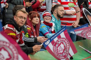 Wigan Warriors taraftarları, 12 Ekim 2024 'te Old Trafford, Manchester, İngiltere' de oynanan Betfred Süper Lig Grand League karşılaşmasından önceki maçın keyfini çıkarıyorlar.
