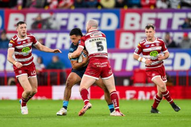 Hull KR 'dan Peta Hiku, Wigan Warriors' un 12 Ekim 2024 'te Old Trafford, Manchester, Birleşik Krallık' ta Hull KR 'a karşı oynadığı Süper Lig Süper Lig karşılaşmasında Wigan Warriors' dan Liam Marshall tarafından yenildi.