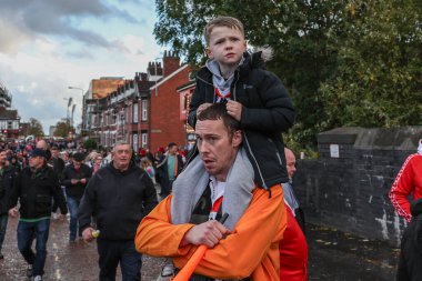 Wigan Warriors vs Hull KR, Old Trafford, Manchester, İngiltere, 12 Ekim 2024 'te oynanan Betfred Süper Lig Büyük Finali' nde taraftarlar Old Trafford 'a geldi.