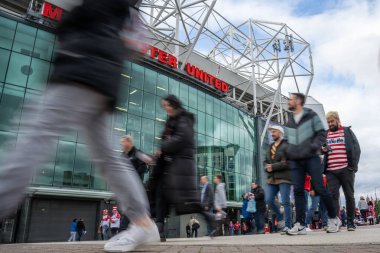Taraftarlar, 12 Ekim 2024 'te Old Trafford, Manchester, İngiltere' de oynanan Betfred Süper Lig Grand League karşılaşması öncesinde Wigan Warriors vs Hull KR 'a geldiler.