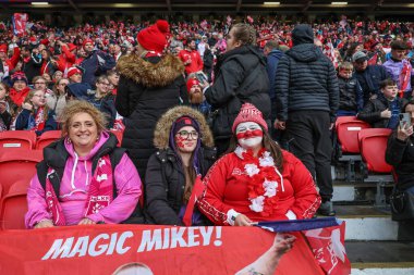 Hull KR taraftarları 12 Ekim 2024 'te Old Trafford, Manchester, İngiltere' de oynanan Wigan Warriors vs Hull KR karşılaşmasında Betfred Süper Lig finaline geldiler.